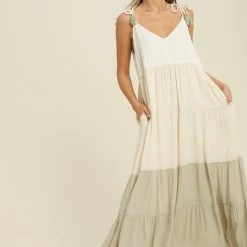 Wishlist The Carlisle Sage Colorblock Maxi Dress