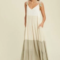 Wishlist The Carlisle Sage Colorblock Maxi Dress