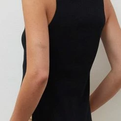 Crescent Tops The Gianna Side-Slit Sleeveless Knit Top