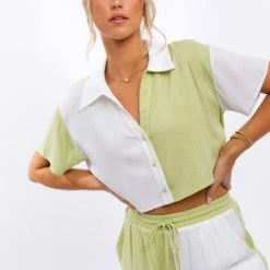 Le Lis The Caroline Colorblock Cropped Button Up Top